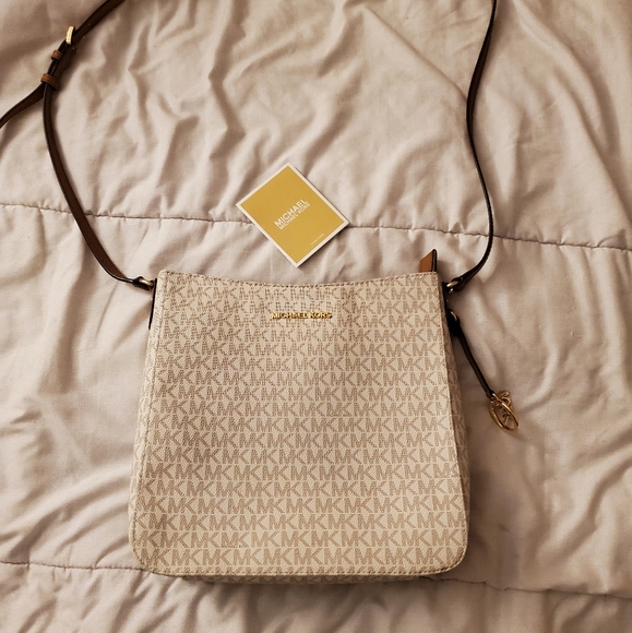 Michael Kors Vanilla White crossbody bag - Picture 2 of 6